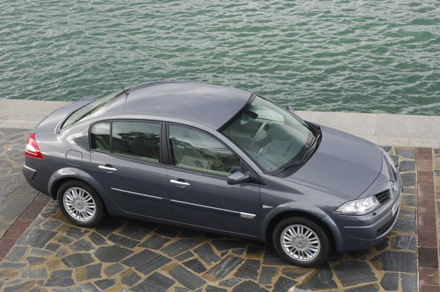  Renault Megane Saloon 2006 года  (фото 16 из 20)